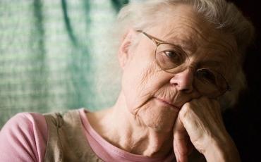 Догляд за хворими на Альцгеймера: переваги приватного пансіонату